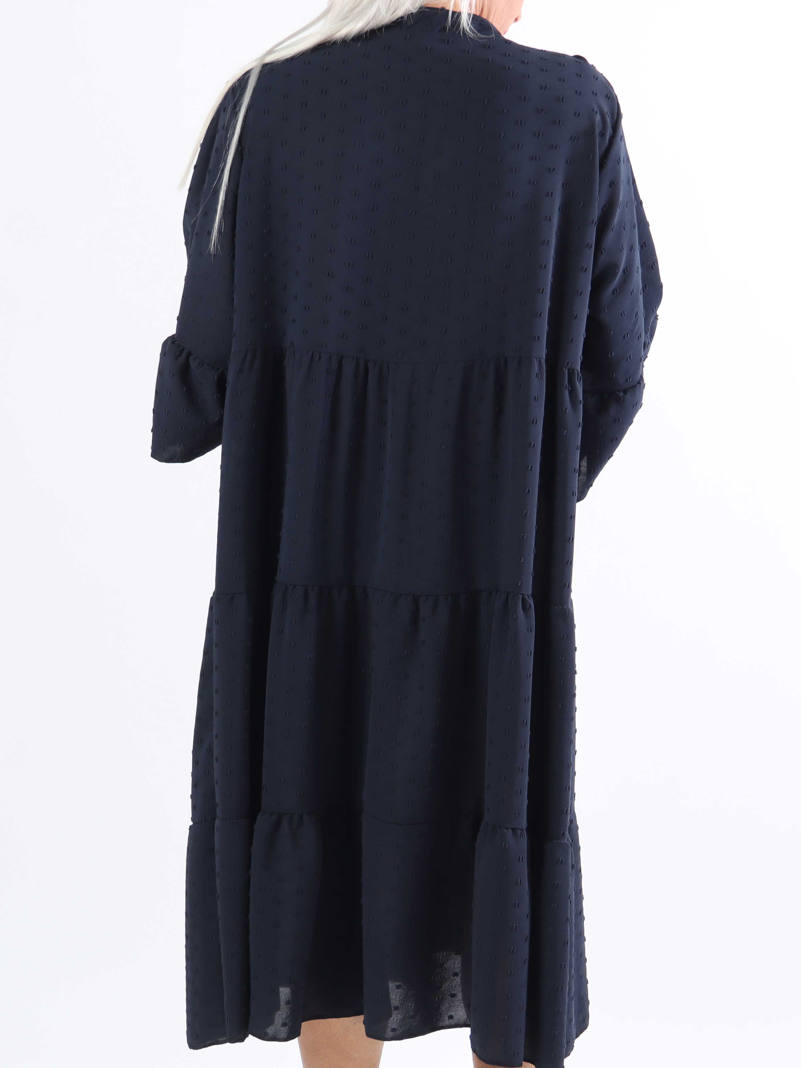 Amanda - Feminin plus size-klänning med söta ärmar